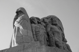 Le monument aux morts réalisé par Pierre-Marie POISSON